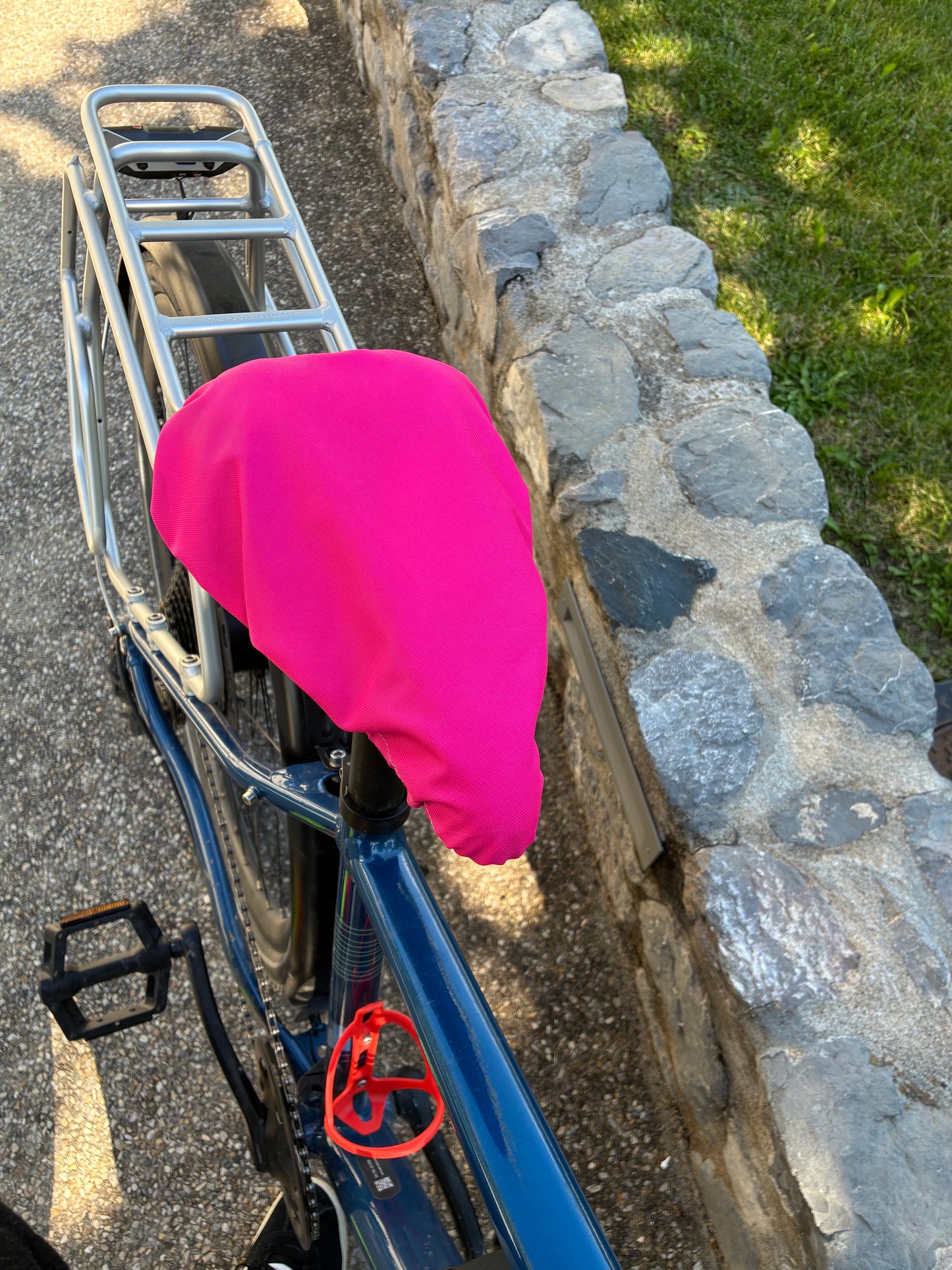 Couvre selle imperméable réversible - Rose et jaune fluo
